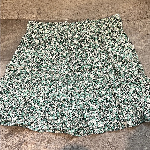 Zara green and white floral mini skirt - Picture 6 of 6